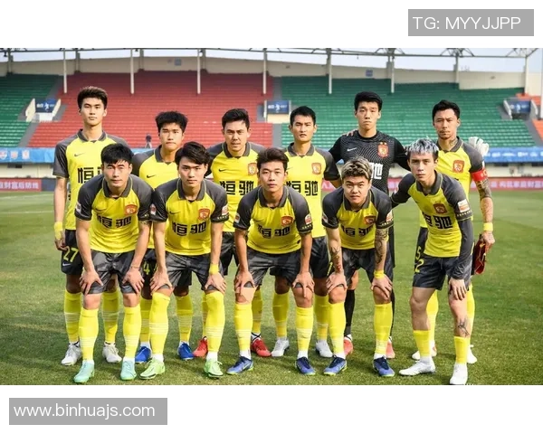 广州足球队技术争议引发热议球迷与专家各执己见探讨战术选择